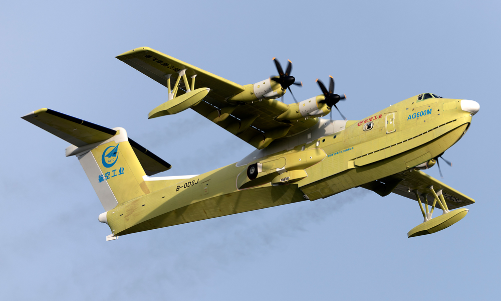 AG600“鯤龍”飛機(jī)是我國為滿足森林滅火和水上救援的迫切需要，首次自主研制的大型特種用途民用飛機(jī)。后續(xù)，航空工業(yè)集團(tuán)將全力推動(dòng)AG600批產(chǎn)交付，全面構(gòu)建以AG600為龍頭的航空應(yīng)急救援裝備體系。