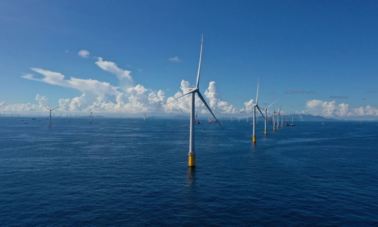 該平臺(tái)解決了傳統(tǒng)試驗(yàn)“環(huán)境－電氣”分離而導(dǎo)致的失效機(jī)理失真問題，能夠科學(xué)揭示多因子協(xié)同作用下的材料/裝備失效機(jī)理，填補(bǔ)了國(guó)內(nèi)海洋環(huán)境與電應(yīng)力耦合試驗(yàn)的技術(shù)空白，構(gòu)建起自主可控的海洋裝備可靠性評(píng)價(jià)體系，將助力我國(guó)海洋能源產(chǎn)業(yè)升級(jí)發(fā)展。 