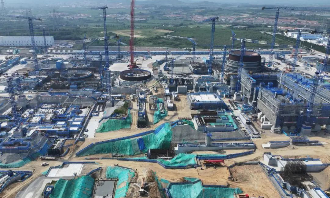 石島灣核電項目擴建一期工程目前已進入1、2號常規島框架主體和聯合泵房蝸殼主體施工階段。