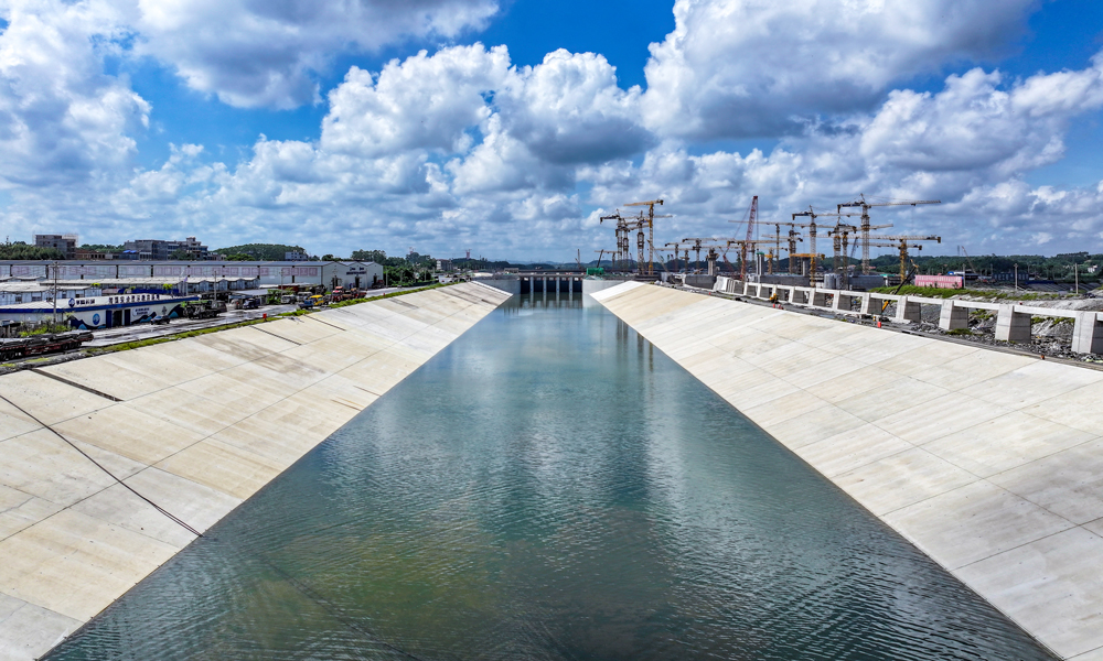 近日拍攝的平陸運(yùn)河企石樞紐泄水閘。