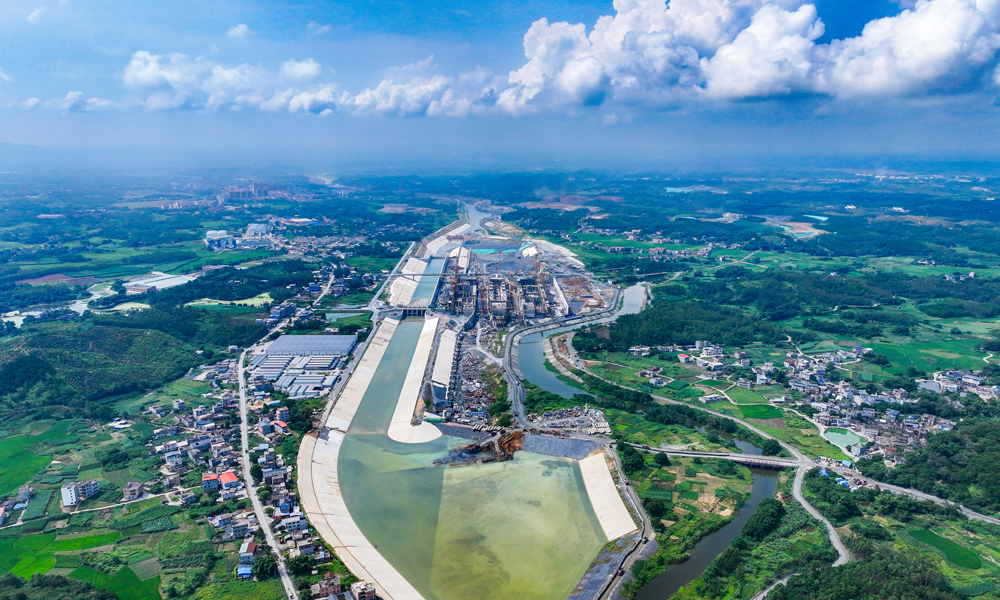 9月18日，中交一航局參建的平陸運(yùn)河企石樞紐泄水閘通水，標(biāo)志著樞紐順利完成二期導(dǎo)流，為后續(xù)完工及平陸運(yùn)河全線通航奠定堅(jiān)實(shí)基礎(chǔ)。