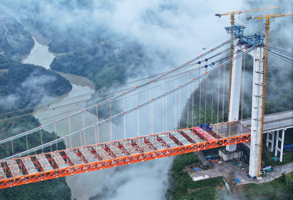 這是9月23日拍攝的天門特大橋（無人機照片）。新華社記者 劉續 攝