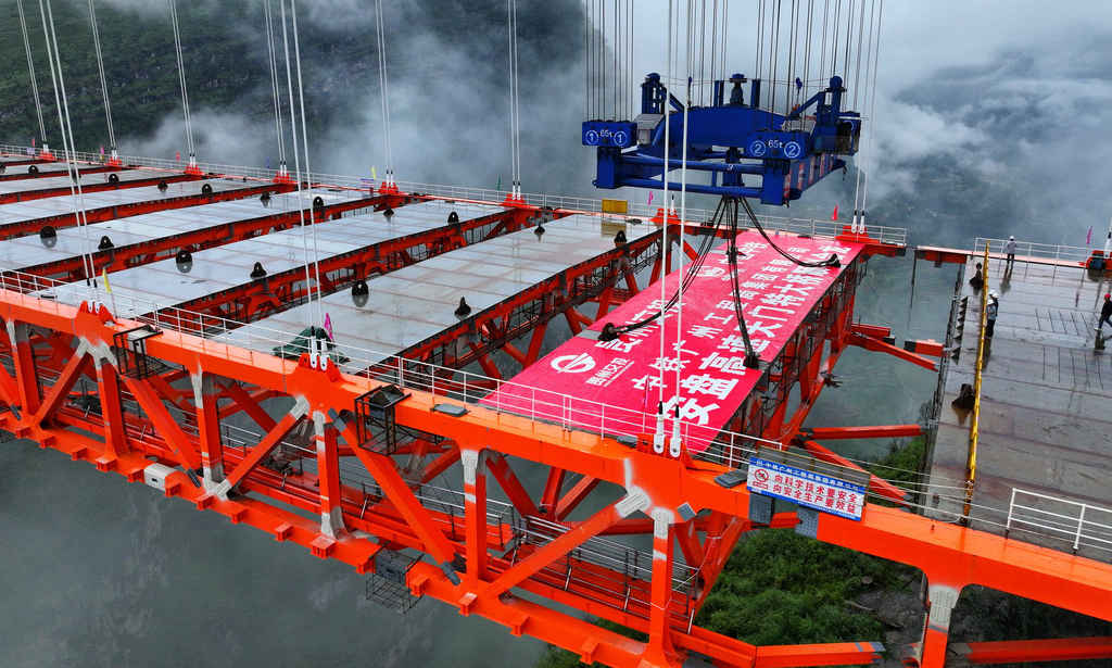 這是9月23日拍攝的天門特大橋（無人機照片）。新華社記者 劉續 攝