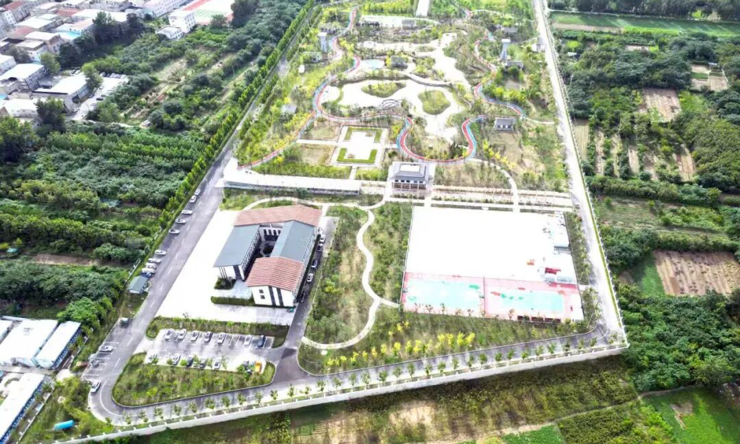 由中國建筑旗下中建五局承建的鄭州南曹污水處理廠干管項目，是河南省首座全地下式污水處理廠，項目位于河南省鄭州市，每日可處理10萬噸生活污水，服務面積覆蓋二七區、南部片區、管南片區約145平方公里，可有效緩解區域污水排放壓力，改善區域水環境質量。