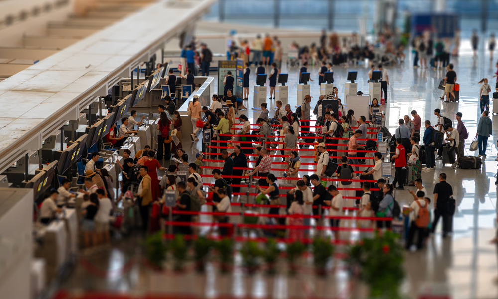 過去一年，中航集團國航新疆分公司多維度夯實運營實力。在運力與網絡布局上，完成3架飛機引進及3架調撥，執管運力增至9架，開通烏魯木齊—莫斯科等3條國際航線；在服務與保障升級上，成立地面服務部、順利轉場北航站區并啟用“紫宸”貴賓休息室，同步召開烏魯木齊國航基地建設項目開工動員會，全方位提升區域服務效能。