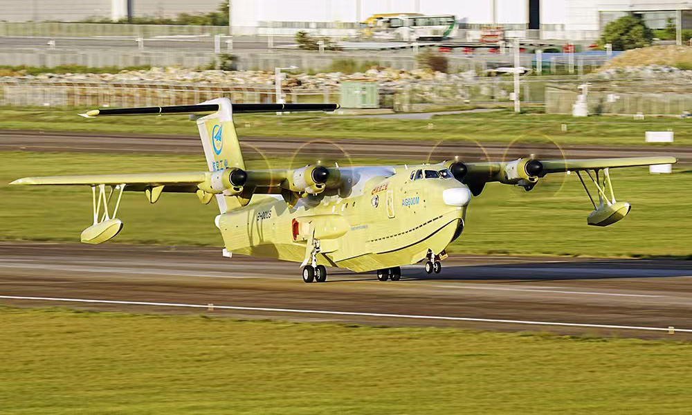 批產工作的順利推進，充分驗證了AG600飛機設計的成熟性、生產質量的可控性以及項目管理的有效性。后續，AG600批產飛機將在完成最終數據分析和交付文件準備后正式交付。