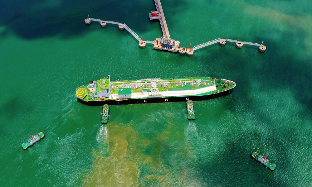 近日，中國海油旗下湄洲灣“綠能港”累計接卸液化天然氣（LNG）超5000萬噸，為助力福建及周邊地區(qū)經(jīng)濟社會高質(zhì)量發(fā)展和生態(tài)文明建設(shè)貢獻(xiàn)海油力量。