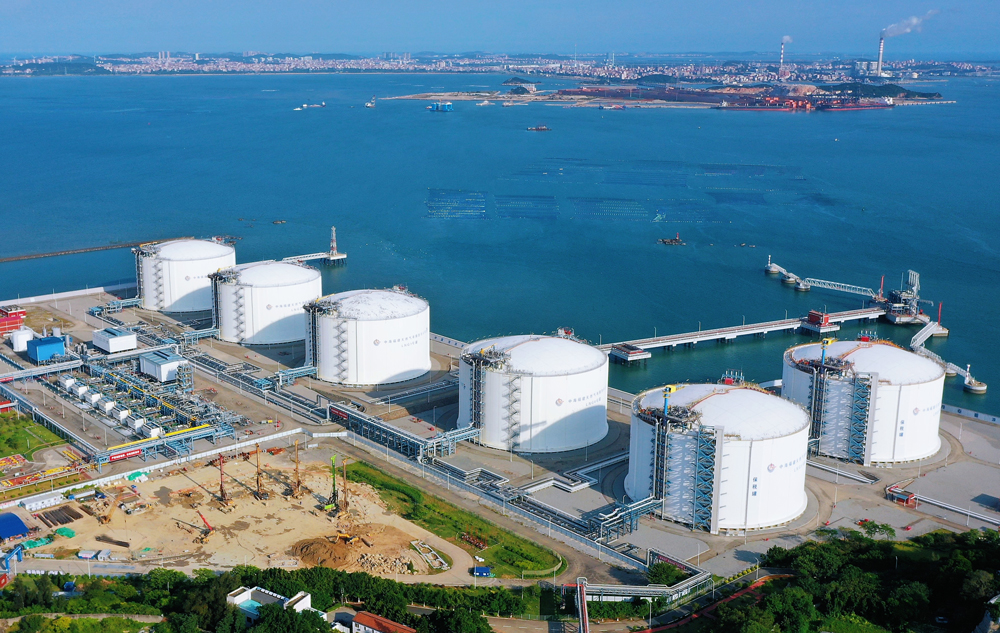 近日，湄洲灣“綠能港”儲罐樁基施工作業(yè)現(xiàn)場。