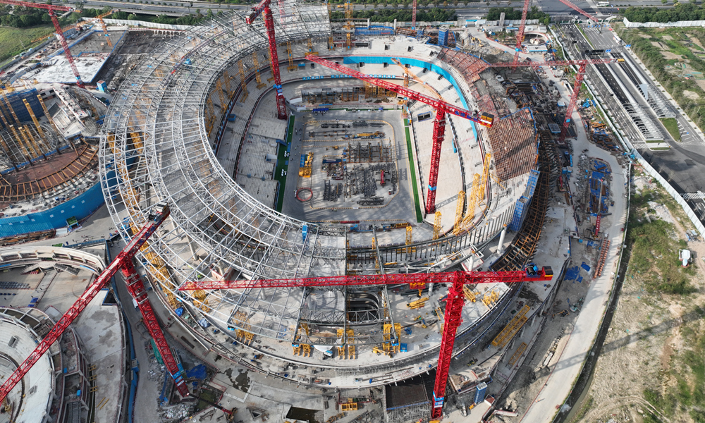 項(xiàng)目團(tuán)隊(duì)在結(jié)構(gòu)施工中采用跳倉(cāng)遞推法工藝，通過分倉(cāng)間隔施工，利用混凝土早期應(yīng)力釋放特性，再以“抗放結(jié)合”的方式減少溫度收縮裂縫，提升結(jié)構(gòu)耐久性?，有效提升施工品質(zhì)。