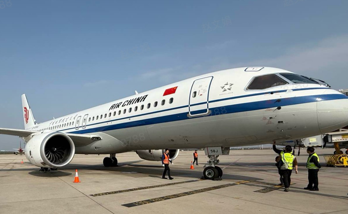 中航集團(tuán)將持續(xù)推動(dòng)國(guó)產(chǎn)飛機(jī)高品質(zhì)商業(yè)運(yùn)營(yíng)。2025—2026年冬春航季，國(guó)產(chǎn)客機(jī)C919計(jì)劃新增廣州、西安、長(zhǎng)沙等新航點(diǎn)。圖為國(guó)產(chǎn)客機(jī)C919首次執(zhí)飛西安－北京首都航線(xiàn)。