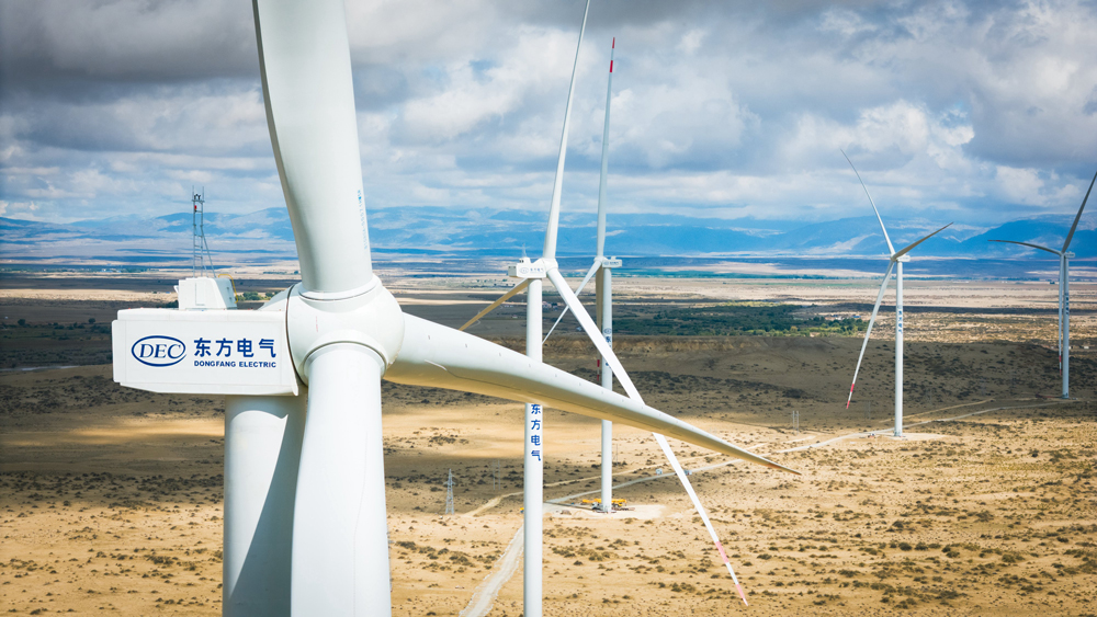 該項目總裝機容量達100萬千瓦，共安裝85臺10兆瓦和18臺8.35兆瓦風電機組，構建了“風-儲-輸”一體化清潔能源系統。項目創新應用160米桁架塔，為低風速、高風切變區域的風能開發儲備關鍵技術。