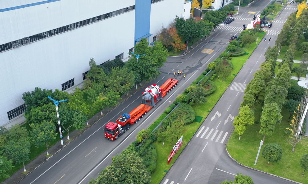 11月25日，世界首臺套630℃超超臨界二次再熱國家電力示范項目主設備在東方電氣集團完工發運。該項目配套2臺100萬千瓦超超臨界二次再熱燃煤發電機組，東方電氣集團研制提供汽輪機、發電機、鍋爐三大主機等關鍵設備，是目前全世界“壓力最高、溫度最高、效率最高、煤耗最低”的單軸百萬千瓦二次再熱火電機組。