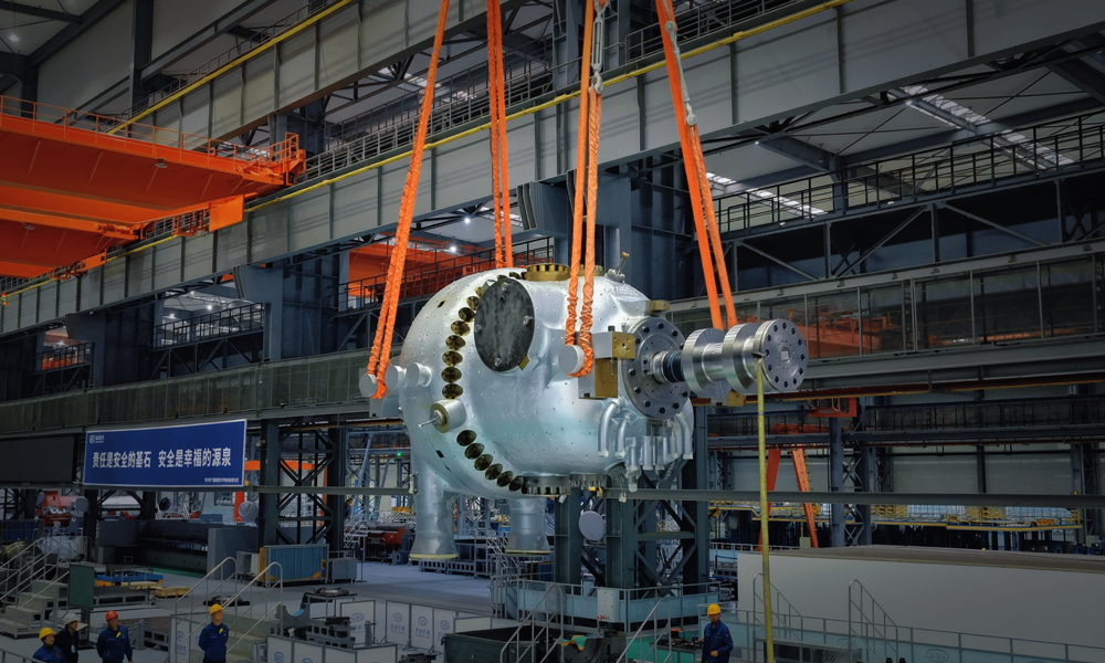 該項目預計在2026年實現“雙投”，投產后年發電量可達100億千瓦時，較常規機組年節約標煤35萬噸、減排二氧化碳94.5萬噸，實現經濟與環境效益雙贏。