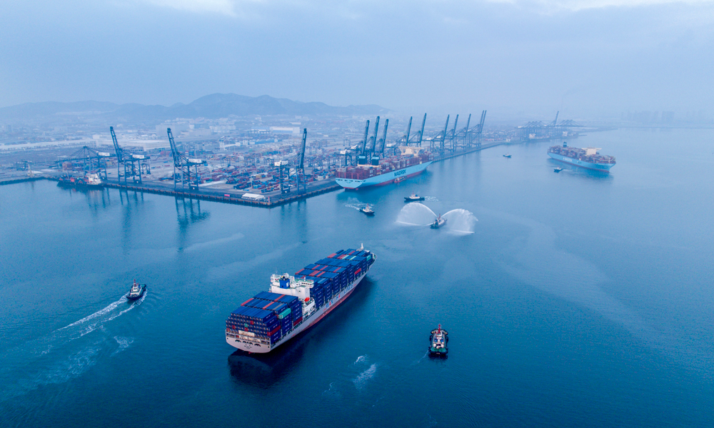 “十四五”期間，招商局集團(tuán)旗下遼港集團(tuán)圍繞打造集裝箱樞紐港，先后開通54條集裝箱航線，航線總數(shù)達(dá)180條，航線網(wǎng)絡(luò)遍布全球160多個國家。圖為大連集裝箱碼頭。