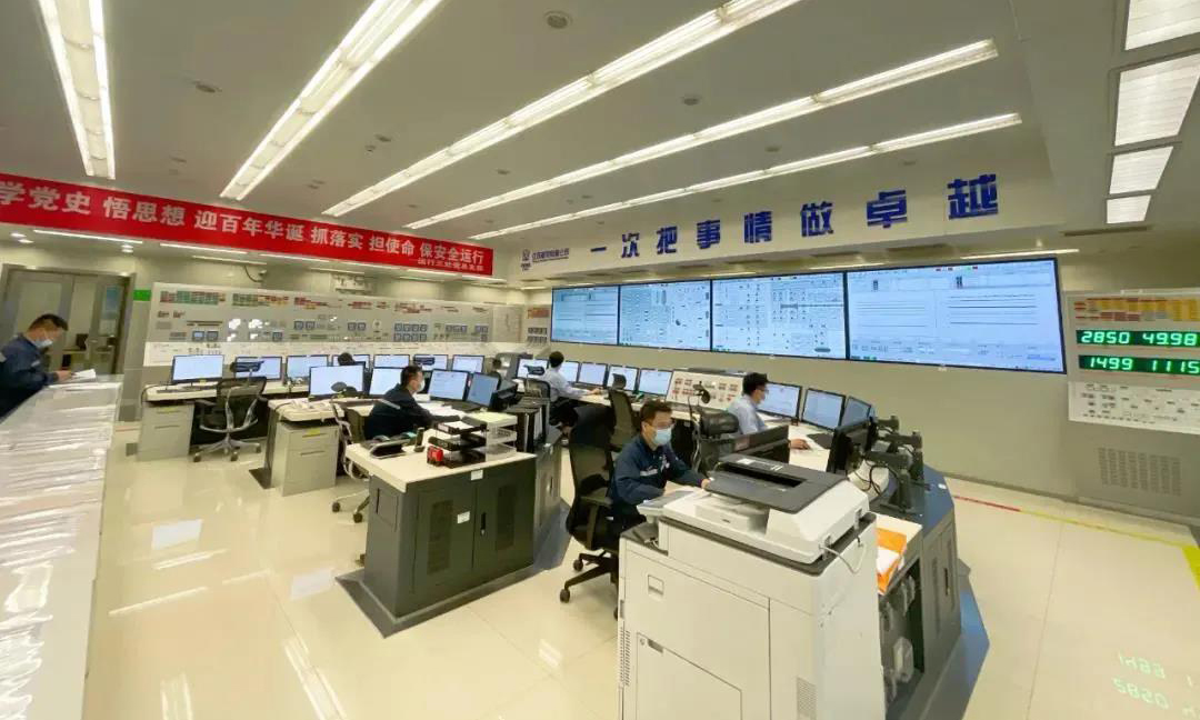 6月2日22時06分，中核集團田灣核電6號機組正式具備商業(yè)運行條件，標志著田灣核電站三期工程（5、6號機組）全面建成投產(chǎn)。田灣核電6號機組投運后，中核集團中國核電控股在役核電機組數(shù)達到24臺，控股在役裝機容量將由2139.1萬千瓦增至2250.9萬千瓦。