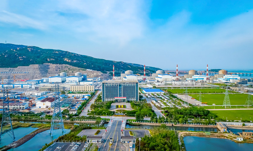 田灣核電三期工程兩臺機組按期全面投產(chǎn)后，與燃煤發(fā)電相比，相當于減少燃燒標準煤超過517.12萬噸，等效減排二氧化碳超1355.97萬噸，減排二氧化硫4.41萬噸，相當于種植超過3.4萬公頃綠色森林，為我國實現(xiàn)“碳達峰、碳中和”目標作出重要貢獻，以優(yōu)異的成績迎接建黨100周年。