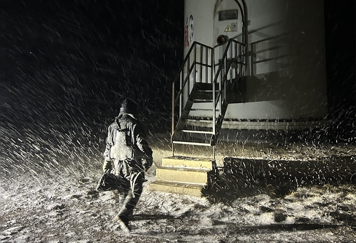 受強降雪和低溫的影響，中廣核遼寧長皋風電場部分風機葉片結冰嚴重，風機相繼報出故障工作人員第一時間趕赴現場維修故障風機，確保設備恢復正常運行。