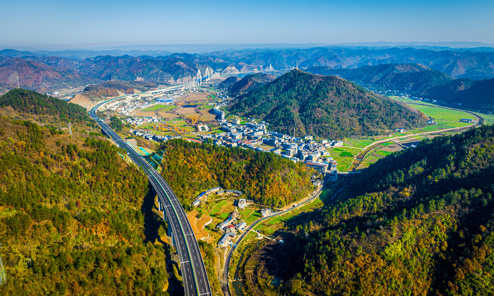 該項目線路全長34.88公里，中交路建承建標段全長9.1公里，主要施工內容涵蓋路基、橋涵、隧道等工程。
