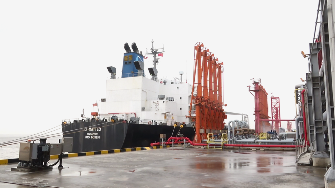 浙江公司助力浙江石化首船航空煤油順利出口.png