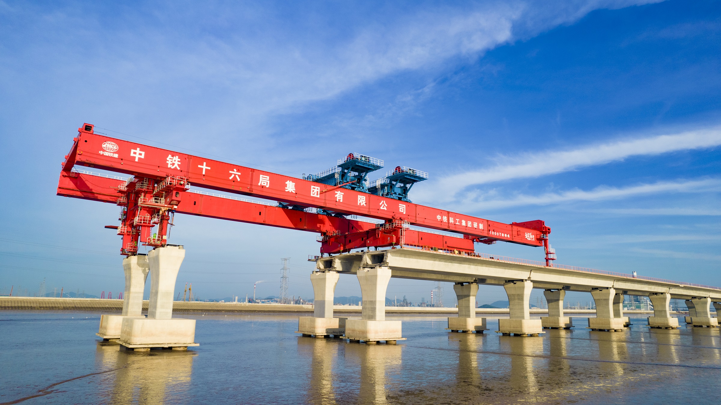 海上架梁施工（趙啟 攝）.jpg