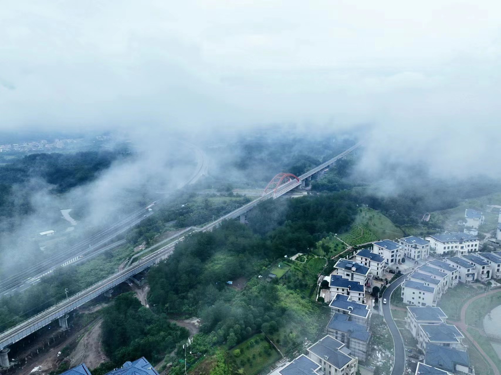 龍龍高鐵福建段全線鋪軌貫通1.jpg