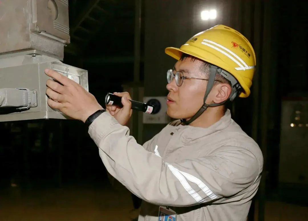大唐王灘發電公司嚴格執行巡檢、定期工作計劃安排，每日按照巡檢路線對各類設備進行全面巡查，出現異常及時處理，確保實現夏季大負荷期間各類問題動態清零。.jpg