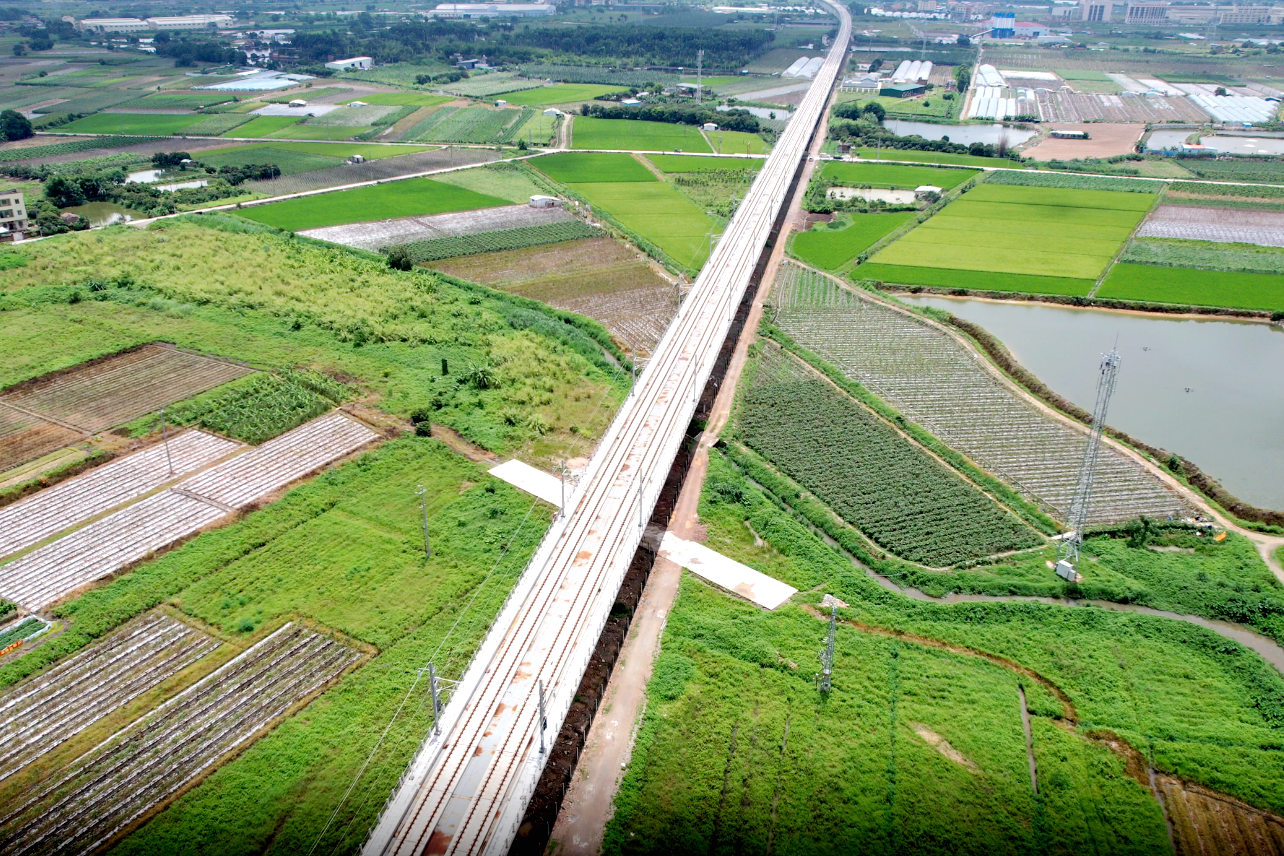 廣汕高鐵跨永石大道特大橋.png