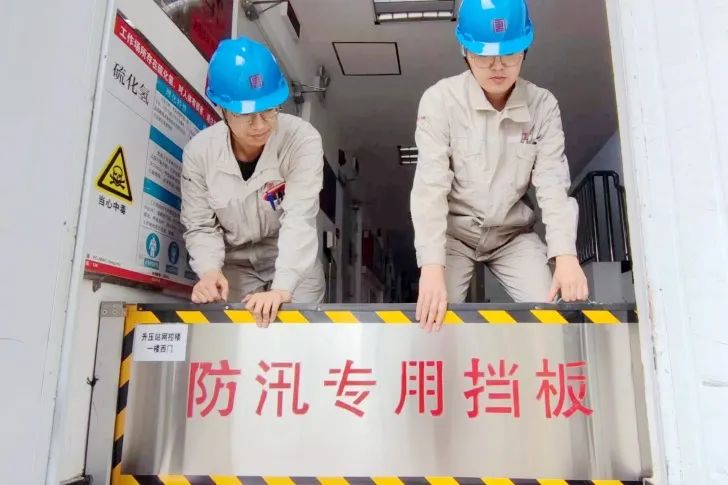 大唐蔚州能源公司提前放置防汛設施.jpg