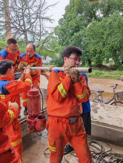 中煤地質總局：支部挺起來 黨員站出來 風雨中構筑防汛抗災堤壩0806(1)(1)3032.png