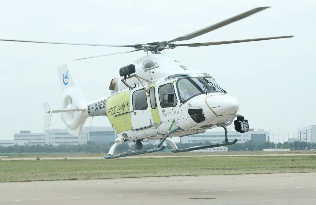 AC352首飛.jpg