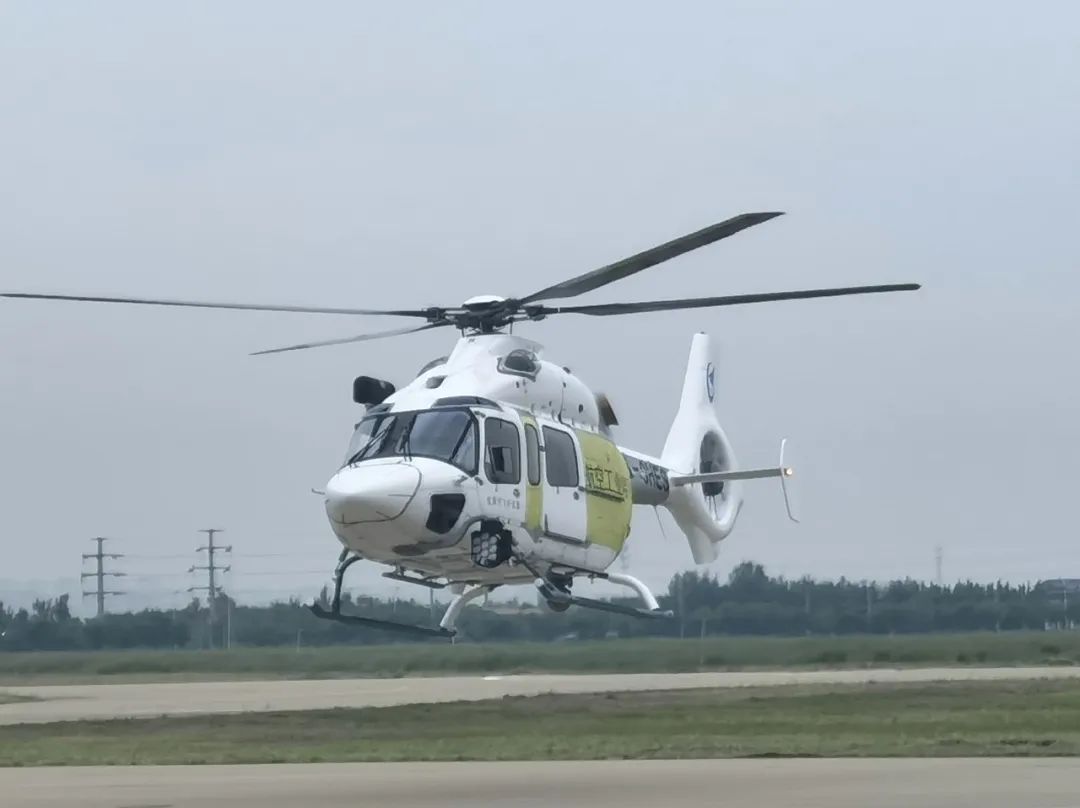 AC352首飛02.jpg