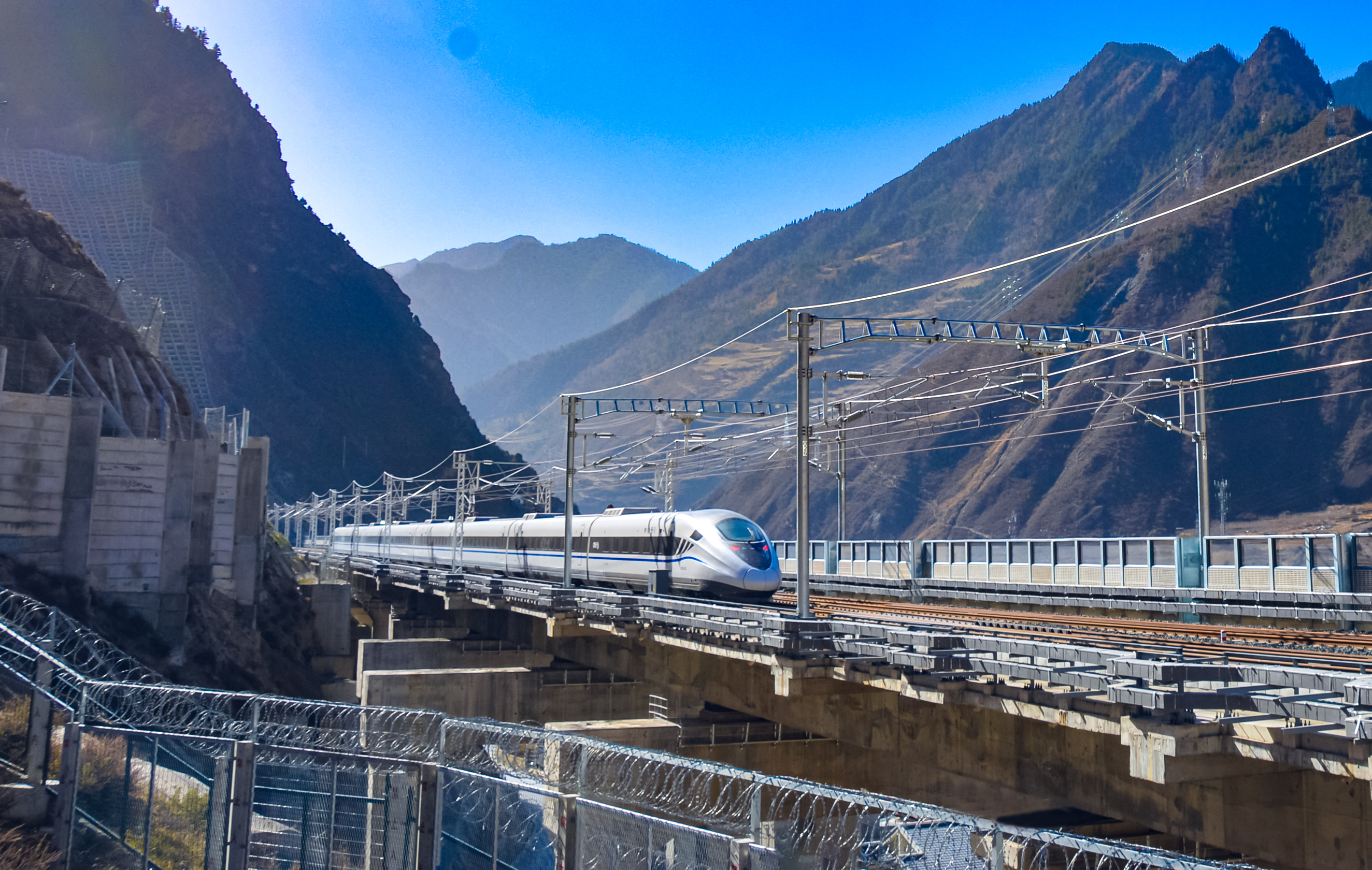 川青鐵路青白江至鎮江關段通車 (1).jpg
