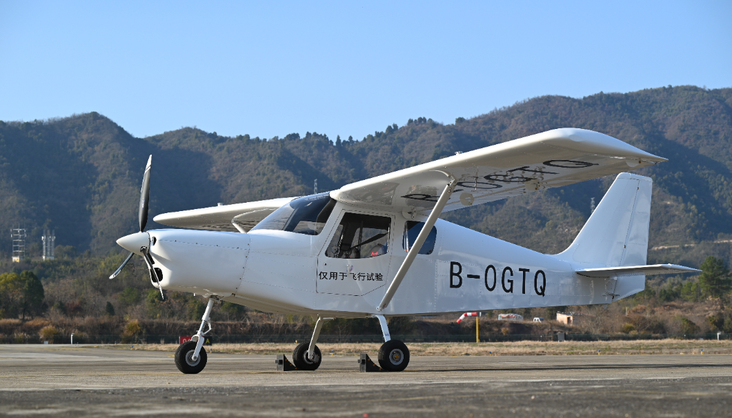 AG60E首飛01.png