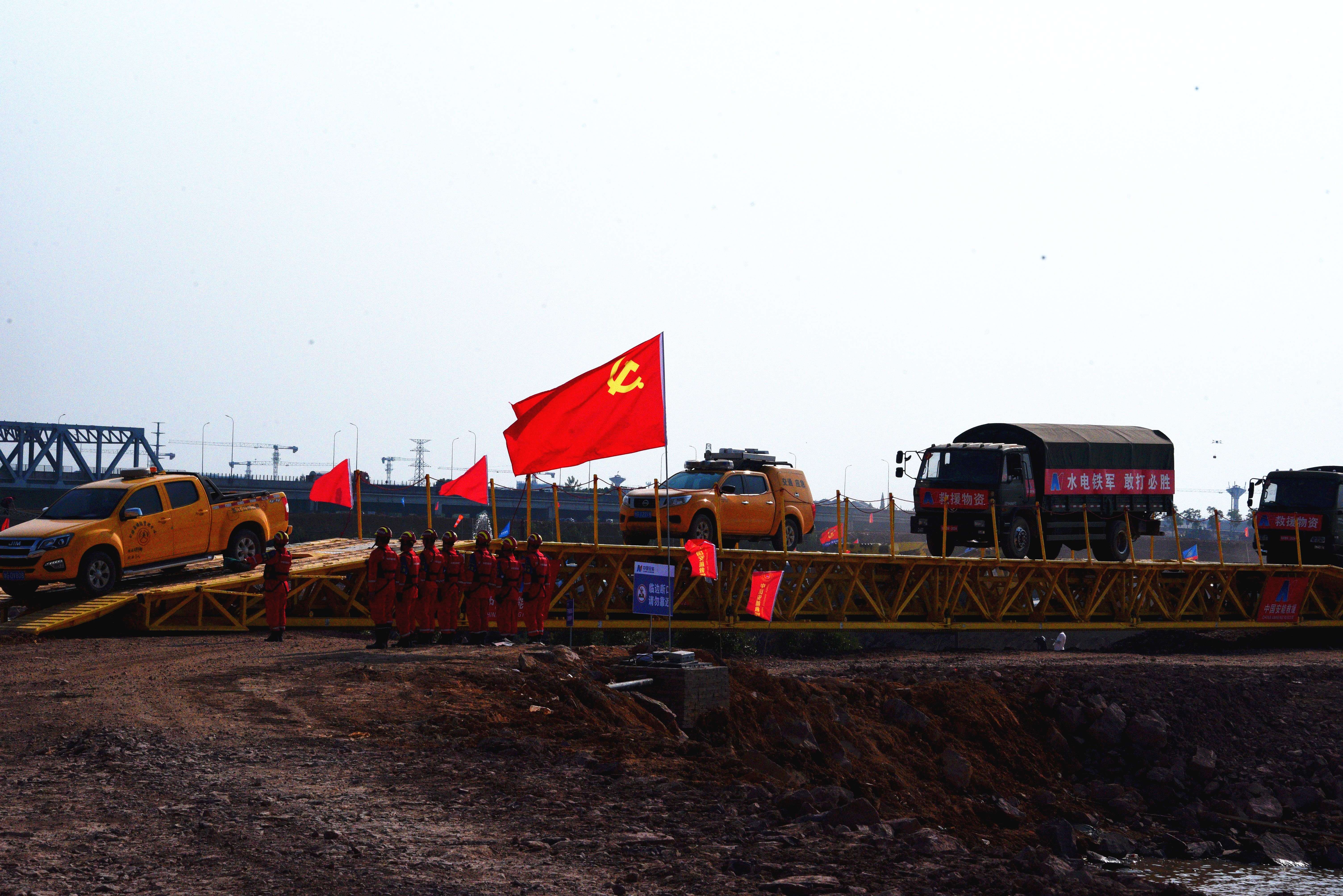 道路搶通現(xiàn)場(chǎng)(1)(1).jpg