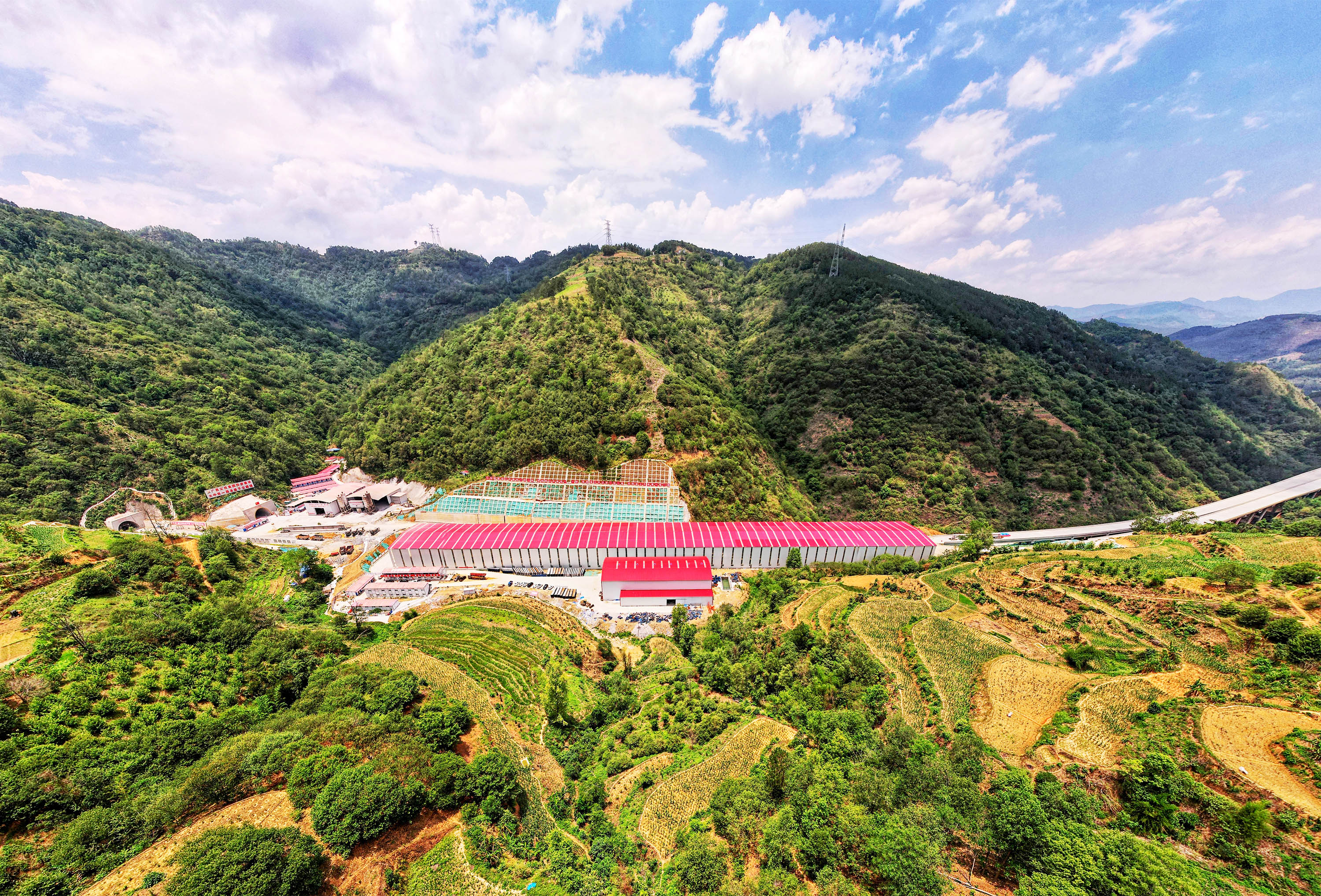 隆林委樂至革步高速公路一期工程2號梁場.jpg