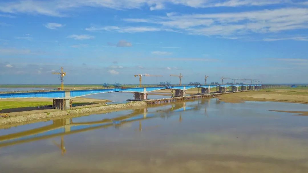 建設中的G65包茂高速昭君黃河特大橋.jpeg