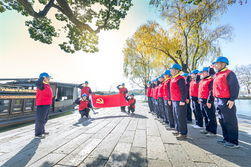 永遠跟黨走 奮進新征程</p>
<p>把偉大建黨精神繼承下去發(fā)揚光大
