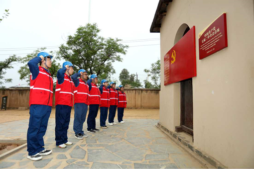 永遠跟黨走 奮進新征程</p>
<p>把偉大建黨精神繼承下去發(fā)揚光大